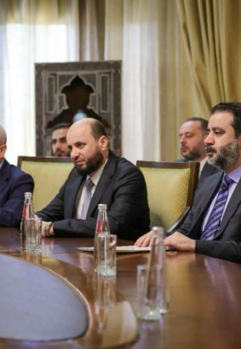 التحولات الاستراتيجية في الملف السوري: قراءة في رسائل ترامب وزيارة باراك إلى دمشق ضمن سياق "تصفير الملفات" قبل نهاية العام